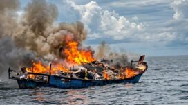 Empat kru KM Laut Jaya 3 berhasil selamat setelah kapal pengangkut barang kelontong yang mereka tumpangi terbakar di tengah perairan Kabupaten Kepulauan Anambas, Kepulauan Riau, Kamis (10/9/2026).